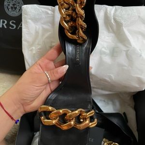 🔥⚜️MEDUSA CHAIN NAPPA LEATHER SANDALS⚜️🔥